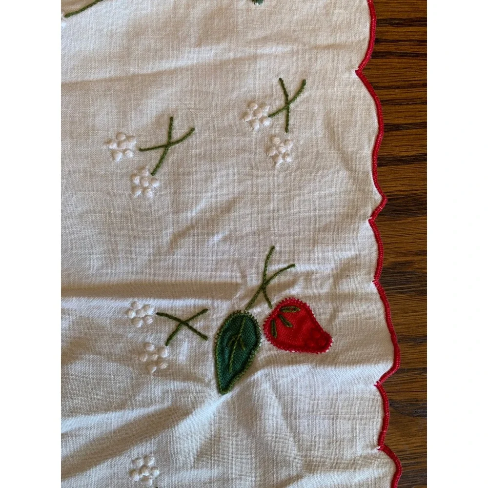 Vintage Embroidered Strawberry Scalloped Edge Table Runner White Red Green